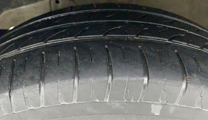 2019 Mahindra Kuv100 K2 TRIP CNG, CNG, Manual, 72,230 km, Left Front Tyre Tread