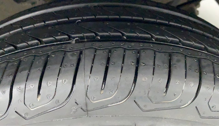 2019 Mahindra Kuv100 K2 TRIP CNG, CNG, Manual, 72,230 km, Right Front Tyre Tread