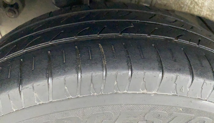 2019 Mahindra Kuv100 K2 TRIP CNG, CNG, Manual, 72,230 km, Right Rear Tyre Tread