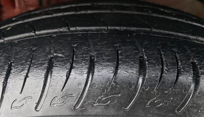 2019 Mahindra XUV300 1.5 W6 MT, Diesel, Manual, 37,875 km, Left Front Tyre Tread