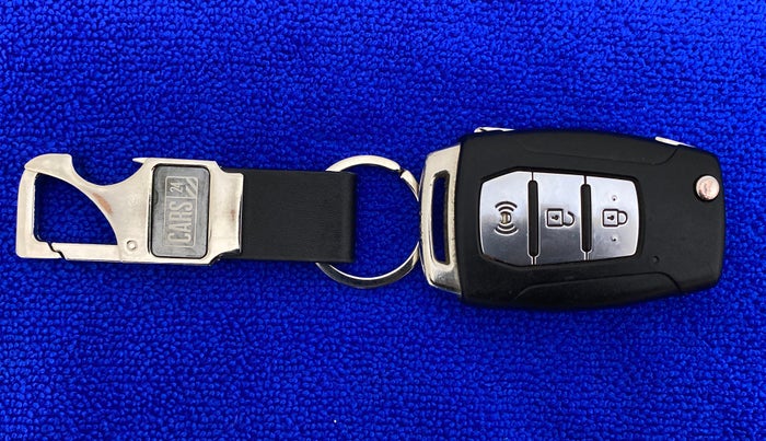 2019 Mahindra XUV300 1.5 W6 MT, Diesel, Manual, 37,875 km, Key Close Up