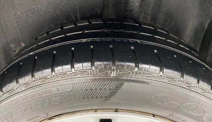 2017 Volkswagen Ameo COMFORTLINE 1.2, Petrol, Manual, 27,789 km, Left Rear Tyre Tread