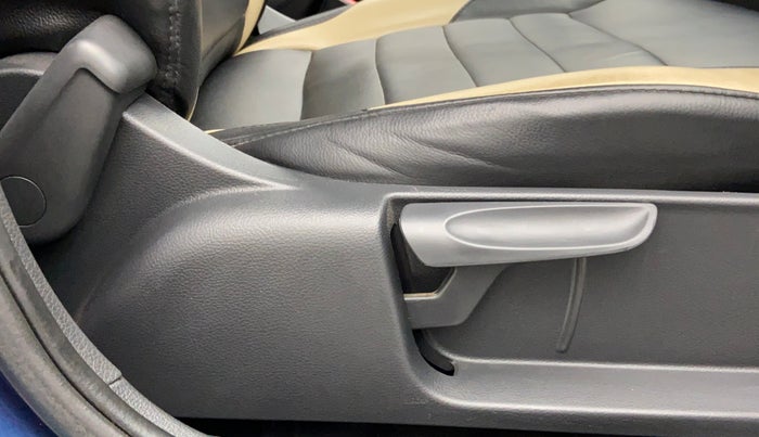 2017 Volkswagen Ameo COMFORTLINE 1.2, Petrol, Manual, 27,789 km, Driver Side Adjustment Panel