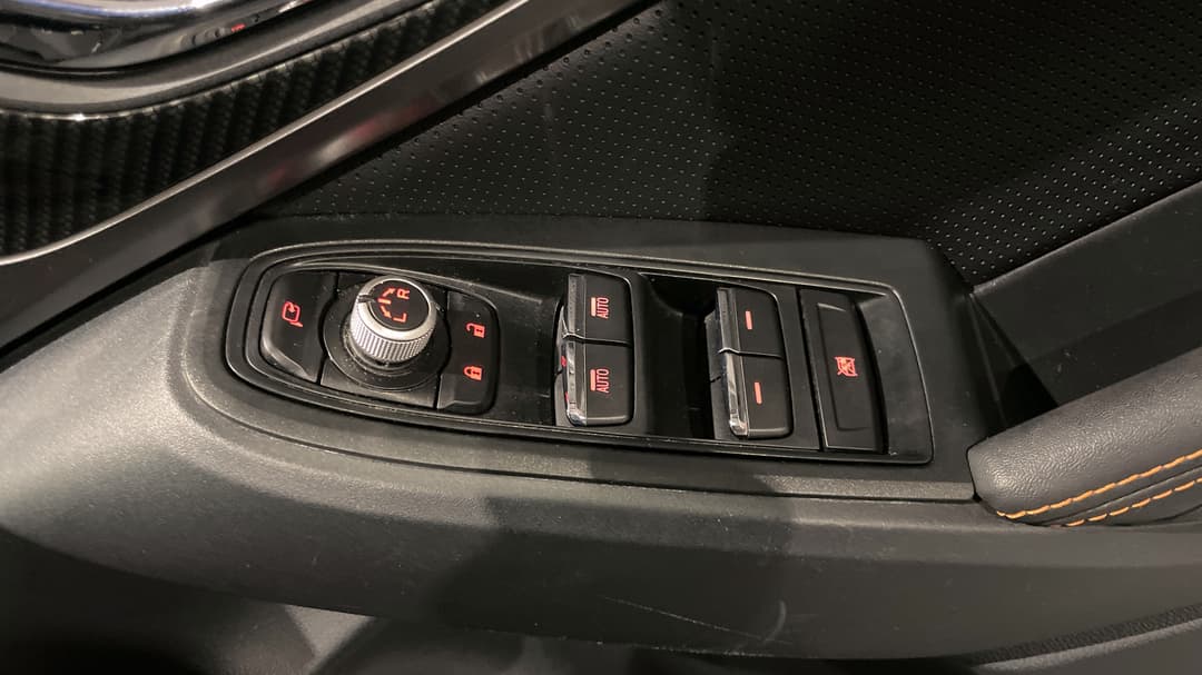 2017 Subaru XV 2.0i-s, Automatic, 134307 km, Drivers Side Door Panel Controls