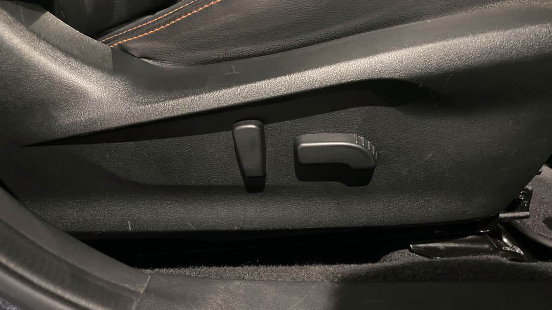 2017 Subaru XV 2.0i-s, Automatic, 134307 km, Drivers Side Adjustment Panel