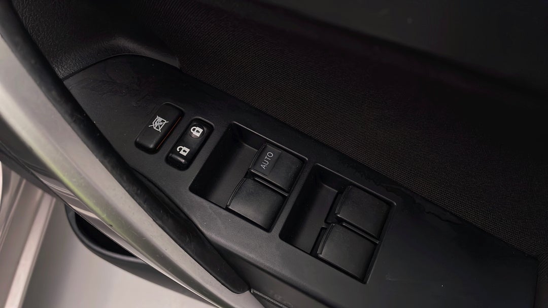 2013 Toyota Corolla Ascent Sport, Automatic, 69768 km, Drivers Side Door Panel Controls