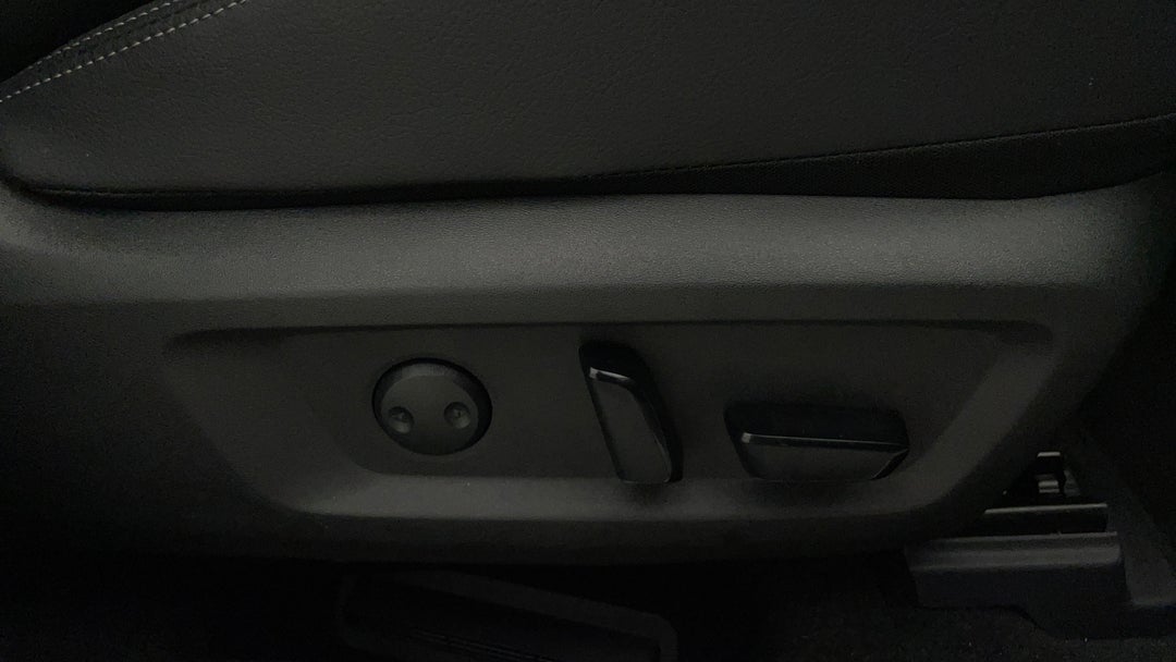 2024 Nissan X-trail Ti (4wd) E-power (hybrid), Automatic, 4004 km, Drivers Side Adjustment Panel