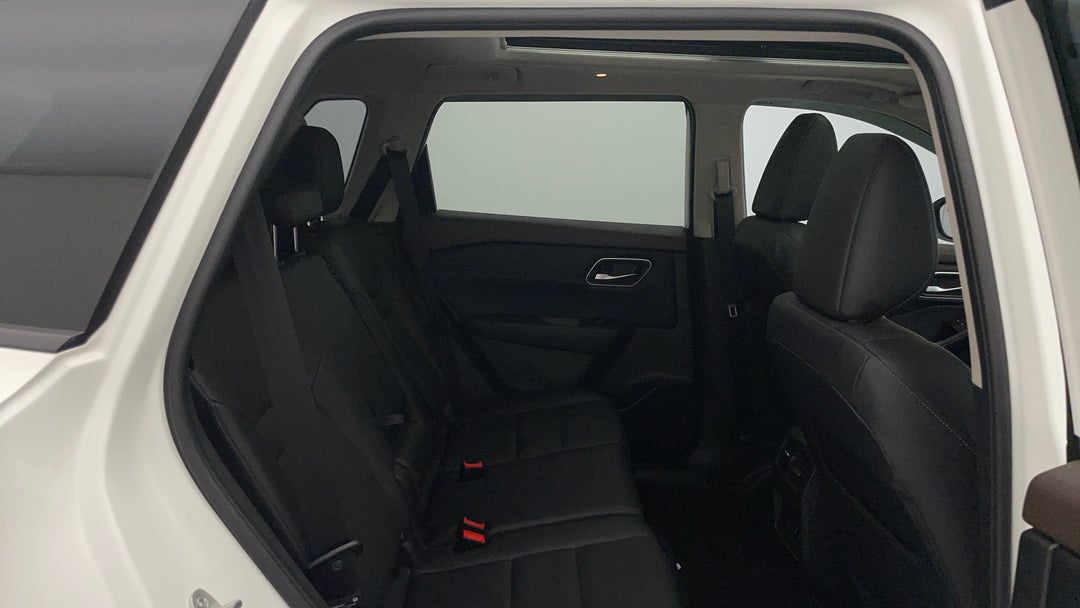 2024 Nissan X-trail Ti (4wd) E-power (hybrid), Automatic, 4004 km, Right Side Rear Door Cabin View