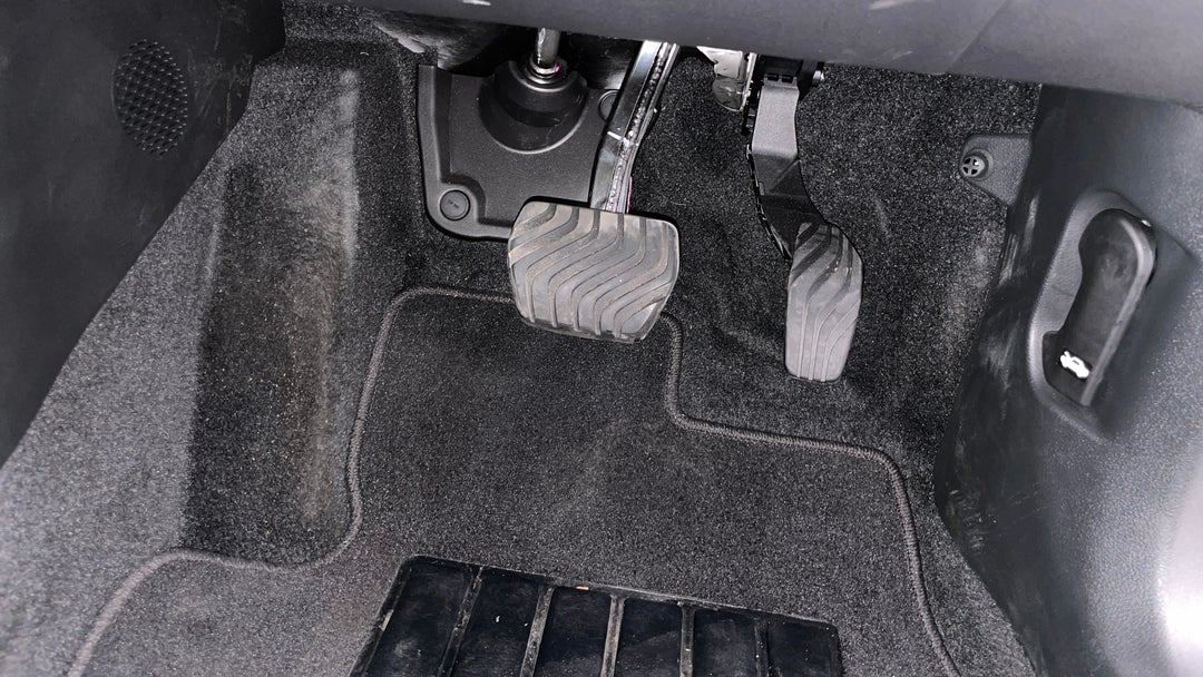 2024 Nissan X-trail Ti (4wd) E-power (hybrid), Automatic, 4004 km, Pedals and Footmat