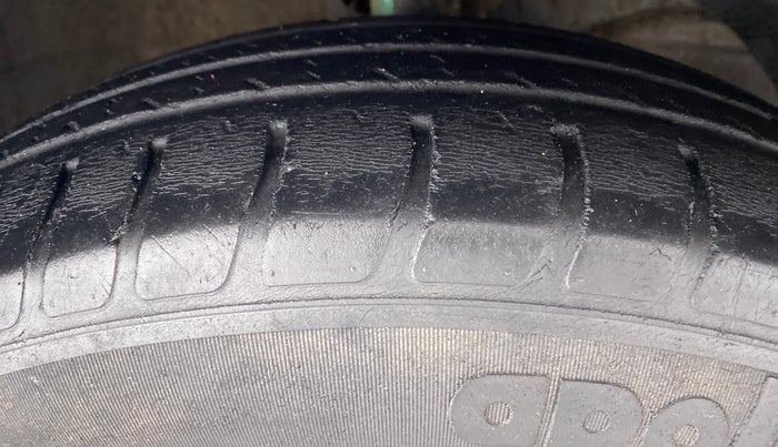 2018 Maruti Dzire VXI, Petrol, Manual, 90,967 km, Right Front Tyre Tread