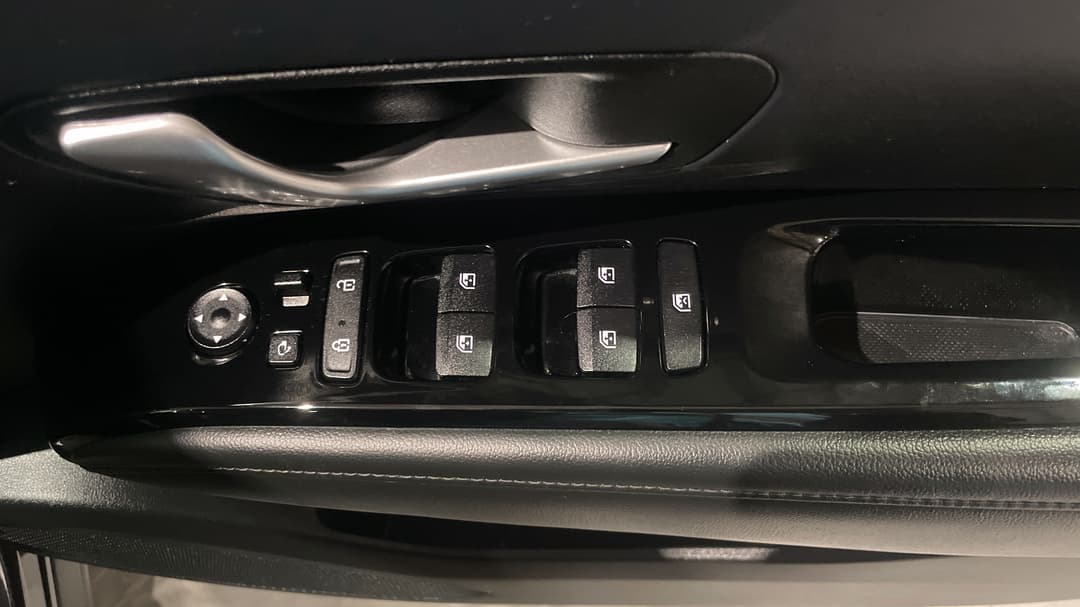 2022 Hyundai Tucson Highlander (AWD), Automatic, 87080 km, Drivers Side Door Panel Controls