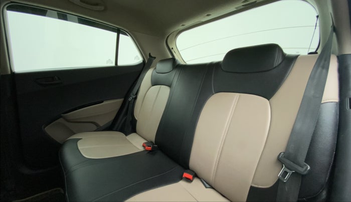 2014 Hyundai Grand i10 MAGNA 1.2 KAPPA VTVT, Petrol, Manual, 73,989 km, Right Side Door Cabin View