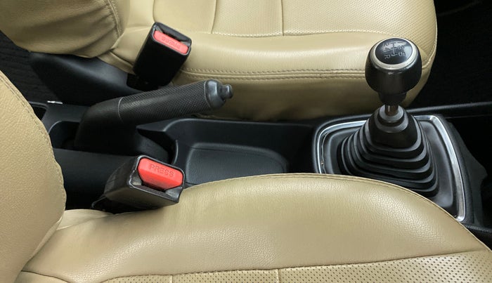 2018 Honda Amaze 1.5L I-DTEC V, Diesel, Manual, 87,964 km, Gear Lever