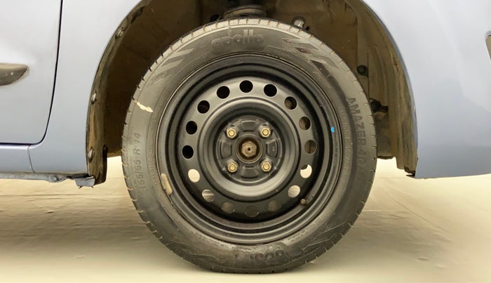 2014 Maruti Wagon R 1.0 VXI, Petrol, Manual, 44,776 km, Right Front Wheel