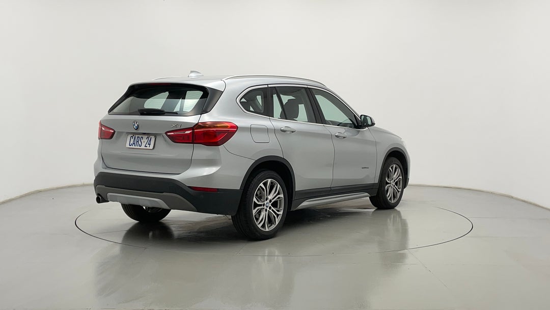 Right Back Diagonal (45- Degree) View