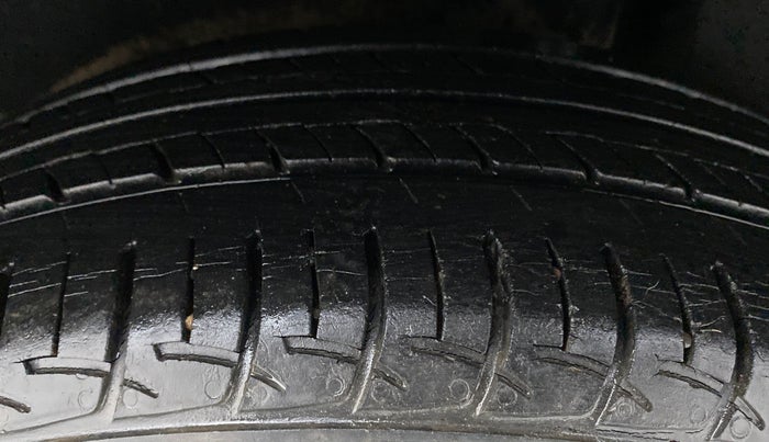 2016 Maruti Baleno DELTA 1.2 K12, Petrol, Manual, 43,897 km, Left Rear Tyre Tread
