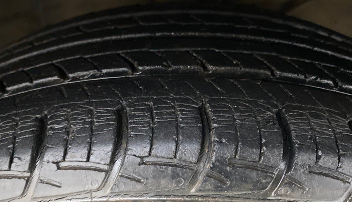 2016 Maruti Baleno DELTA 1.2 K12, Petrol, Manual, 43,897 km, Right Front Tyre Tread