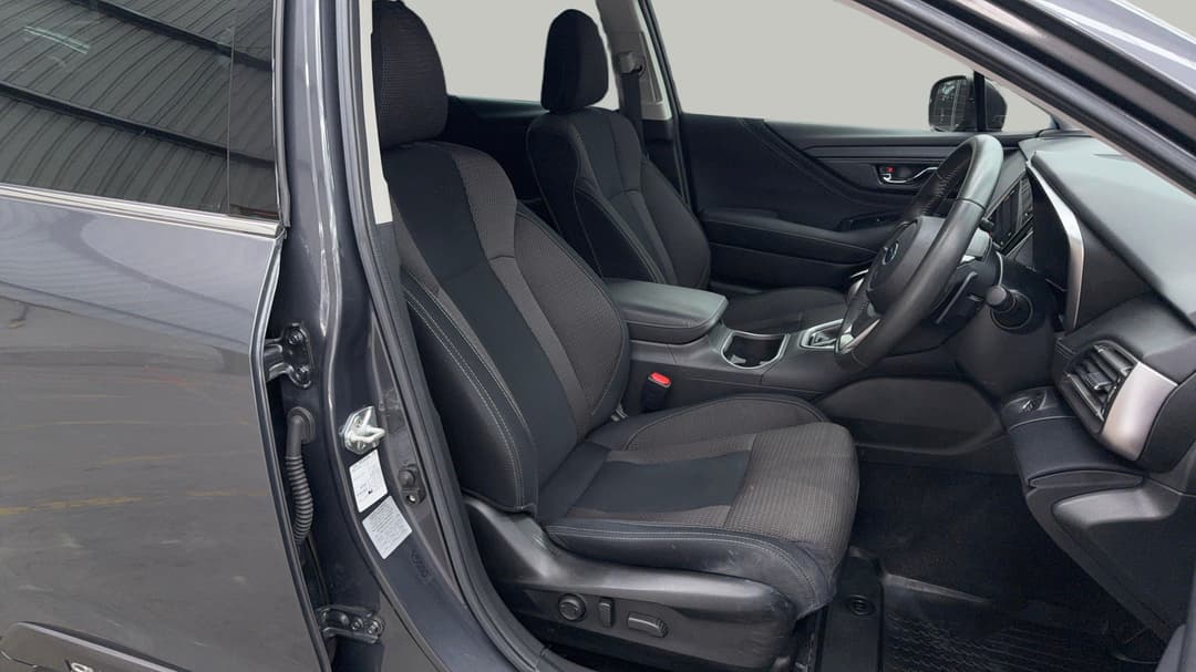 2022 Subaru Outback AWD, Automatic, 74094 km, Right Side Front Door Cabin View