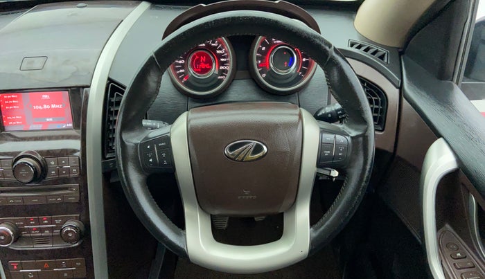 2014 Mahindra XUV500 W8 FWD, Diesel, Manual, 1,14,845 km, Steering Wheel Close-up