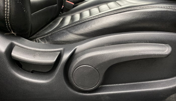 2016 Hyundai Elite i20 SPORTZ 1.2, Petrol, Manual, 28,899 km, Driver Side Adjustment Panel