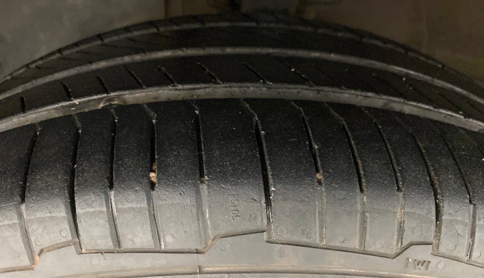 2016 Mahindra Kuv100 K8 D 6 STR, Diesel, Manual, 46,961 km, Left Front Tyre Tread