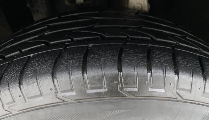 2018 Mahindra MARAZZO M8 7 STR, Diesel, Manual, 31,320 km, Left Front Tyre Tread