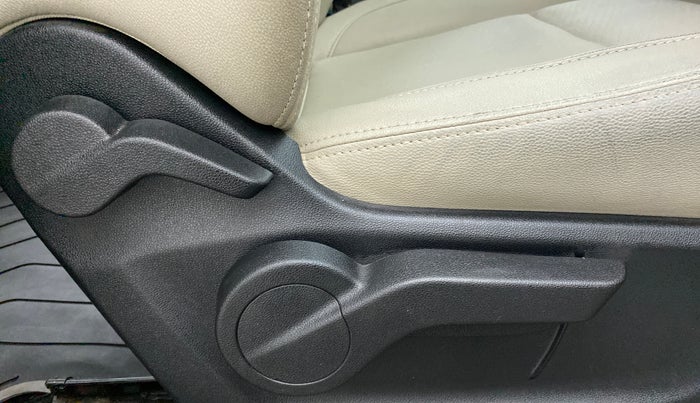 2018 Mahindra MARAZZO M8 7 STR, Diesel, Manual, 31,320 km, Driver Side Adjustment Panel