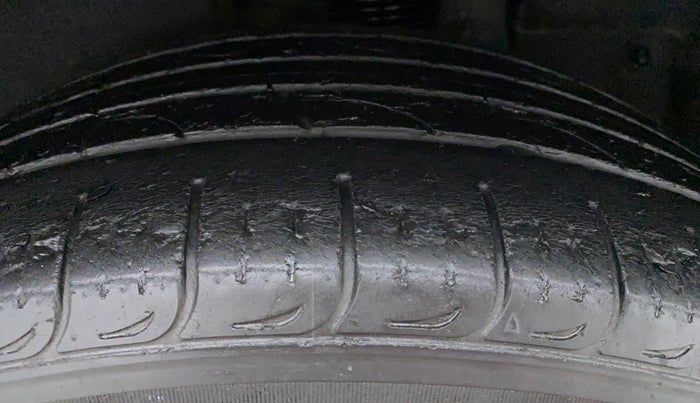 2017 Hyundai Tucson 2WD AT GLS DIESEL, Diesel, Automatic, 39,474 km, Left Front Tyre Tread