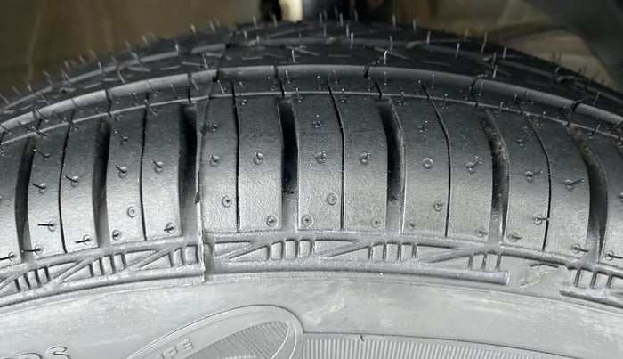 2019 Maruti Swift VXI D, Petrol, Manual, 18,525 km, Right Front Tyre Tread