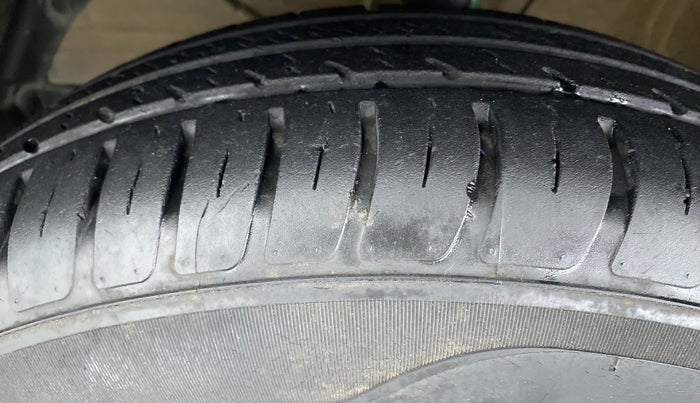 2019 Maruti Swift VXI D, Petrol, Manual, 18,525 km, Left Front Tyre Tread