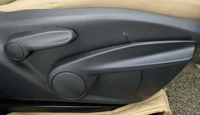 2018 Jeep Compass 2.0 LONGITUDE (O), Diesel, Manual, 81,804 km, Driver Side Adjustment Panel