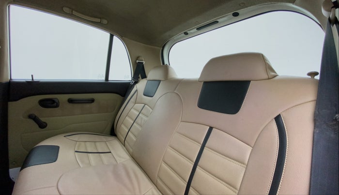 2011 Hyundai Santro Xing GLS, Petrol, Manual, 71,938 km, Right Side Rear Door Cabin