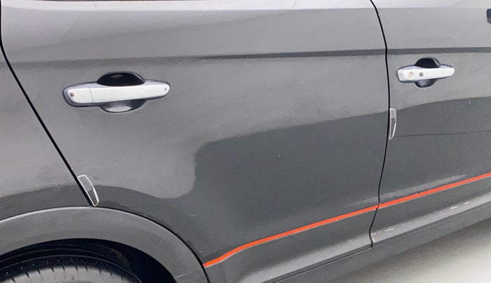 2018 Hyundai Creta SX 1.6 DIESEL, Diesel, Manual, 1,22,428 km, Right rear door - Minor scratches