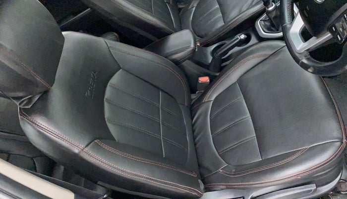 2018 Hyundai Creta SX 1.6 DIESEL, Diesel, Manual, 1,22,428 km, Driver seat - Cover slightly torn