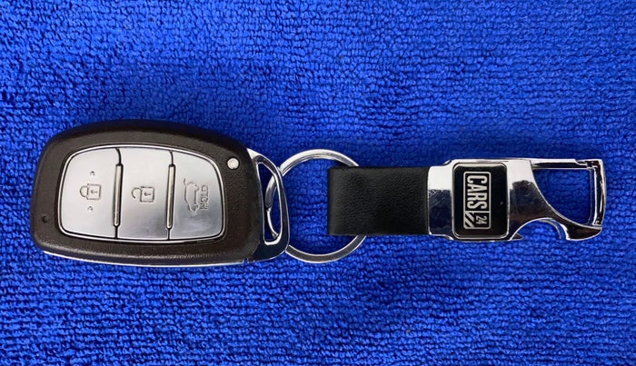 2018 Hyundai Creta SX 1.6 DIESEL, Diesel, Manual, 1,22,428 km, Key Close Up