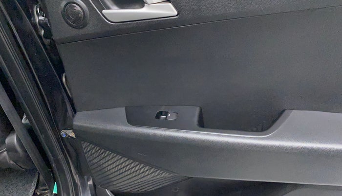 2018 Hyundai Creta SX 1.6 DIESEL, Diesel, Manual, 1,22,428 km, Infotainment system - Rear speakers missing / not working