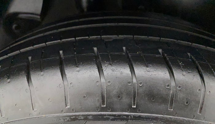 2018 Hyundai Creta SX 1.6 DIESEL, Diesel, Manual, 1,22,428 km, Right Rear Tyre Tread