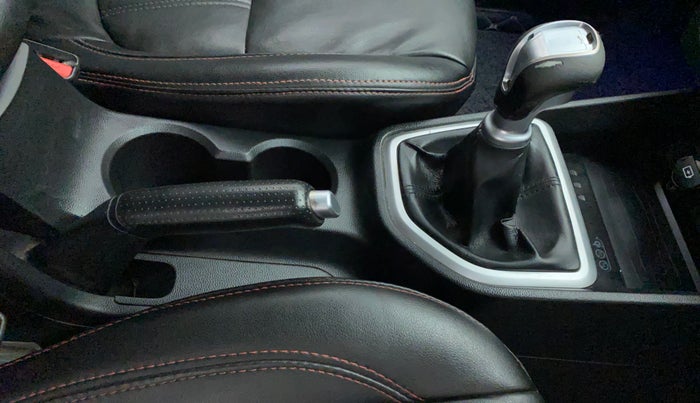 2018 Hyundai Creta SX 1.6 DIESEL, Diesel, Manual, 1,22,428 km, Gear Lever