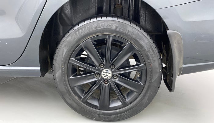 2016 Volkswagen Vento HIGHLINE 1.5 AT, Diesel, Automatic, 1,08,164 km, Left Rear Wheel