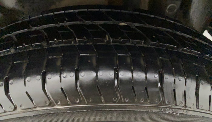 2015 Maruti Swift Dzire VXI, Petrol, Manual, 62,035 km, Right Front Tyre Tread
