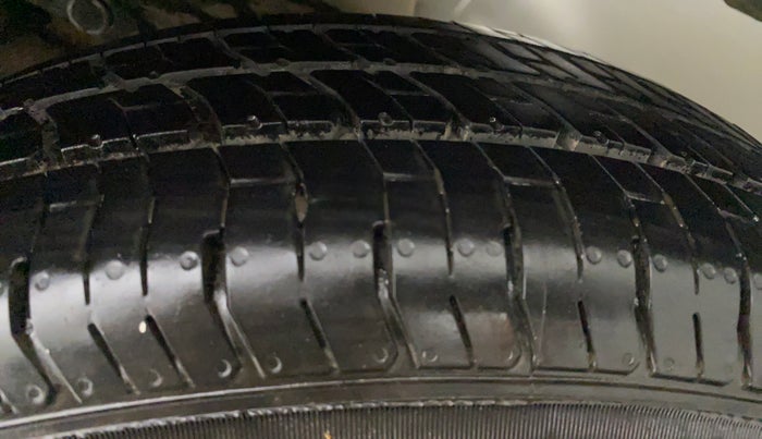 2015 Maruti Swift Dzire VXI, Petrol, Manual, 62,035 km, Left Rear Tyre Tread