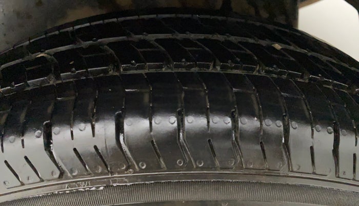 2015 Maruti Swift Dzire VXI, Petrol, Manual, 61,960 km, Left Front Tyre Tread