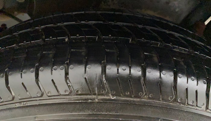 2015 Maruti Swift Dzire VXI, Petrol, Manual, 62,035 km, Right Rear Tyre Tread