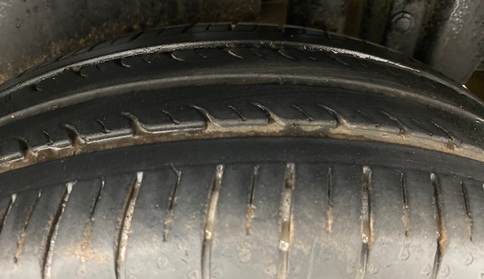 2017 Maruti Swift ZDI, Diesel, Manual, 63,615 km, Left Rear Tyre Tread