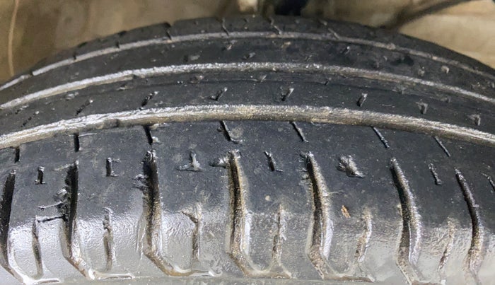2019 Maruti Swift LXI D, Petrol, Manual, 36,536 km, Right Front Tyre Tread