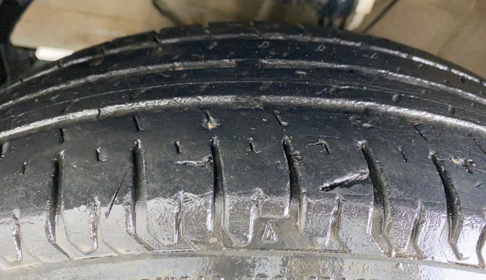 2019 Maruti Swift LXI D, Petrol, Manual, 36,536 km, Left Front Tyre Tread