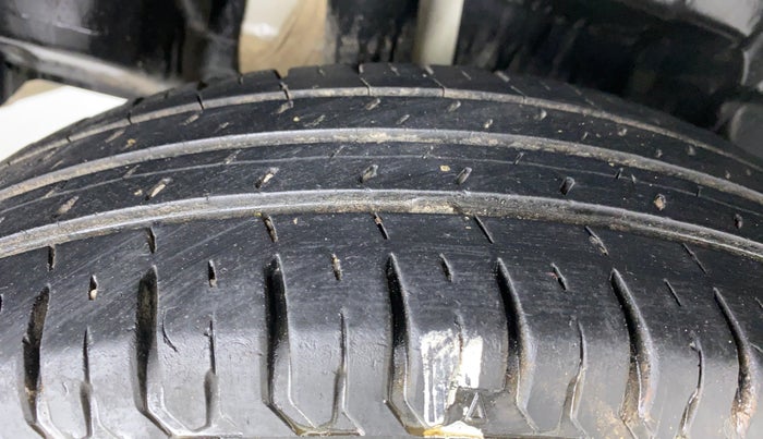 2019 Maruti Swift LXI D, Petrol, Manual, 36,536 km, Right Rear Tyre Tread