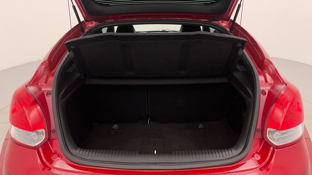 2015 Hyundai Veloster Sr Turbo, Automatic, 94536 km, Boot Inside View