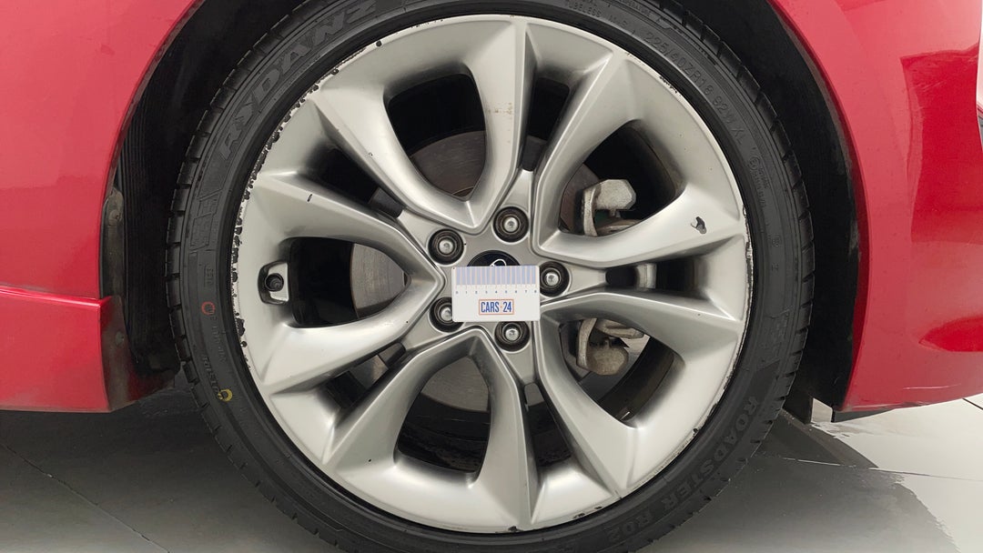 2015 Hyundai Veloster Sr Turbo, Automatic, 94536 km, Wheels Rim Front RHS Gutter Rash