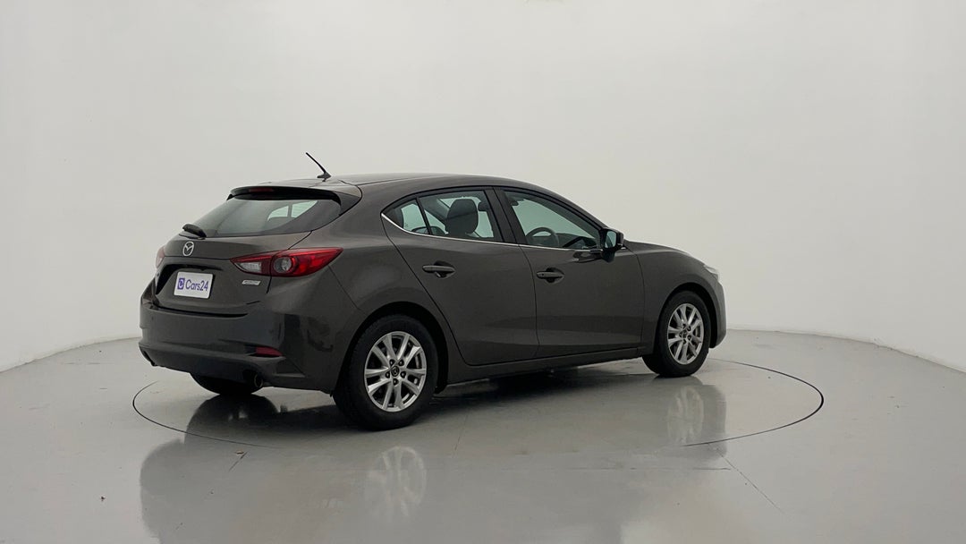 Right Back Diagonal (45- Degree) View